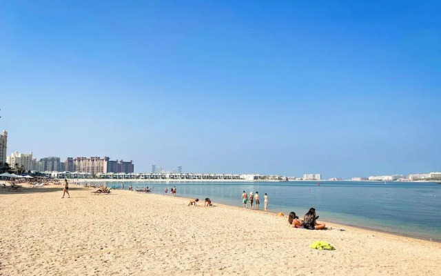 Upgraded 2BR Apartment at the Beach