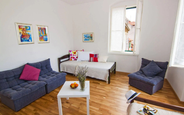 Rodrigo Apartments