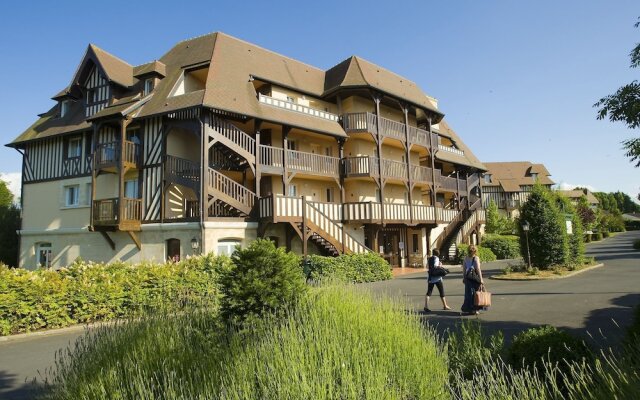 Traditional Apartment With Balcony or Terrace in Deauville