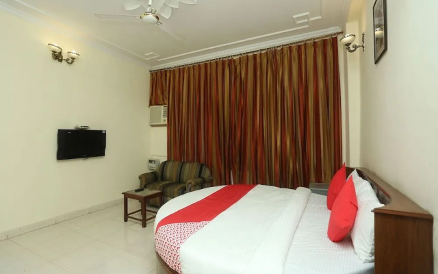 OYO 18273 Hotel Basera