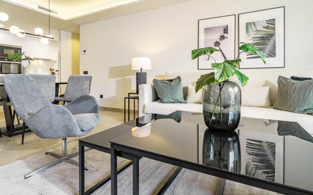 INF3.3K- Stunning city apartment.