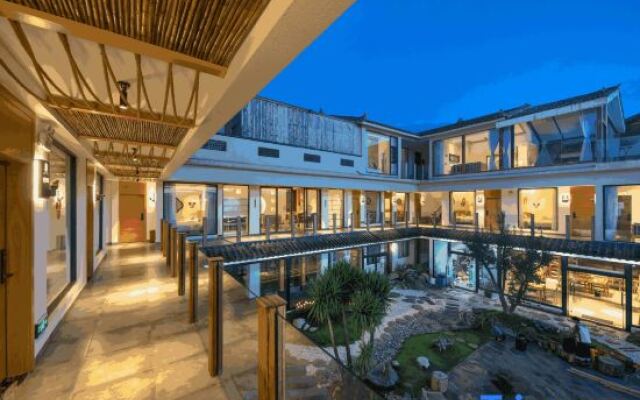 Yewang Su Lake View Light Luxury Hostel