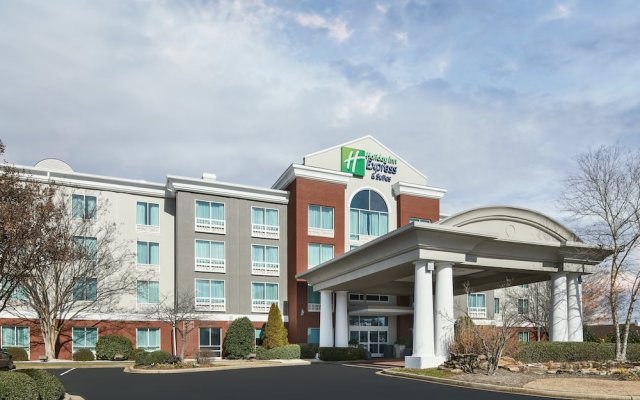 Holiday Inn Express & Suites I-26 & US 29 at Westgate Mall