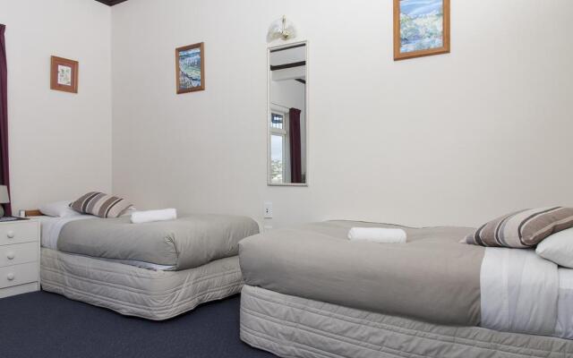 Moana Lodge - Hostel