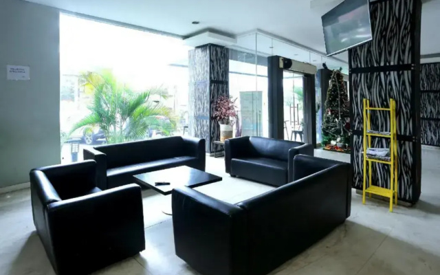 Super OYO Townhouse OAK Hotel Fiducia Pondok Gede