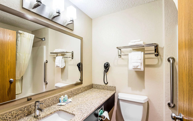 Quality Inn Sheboygan North I-43