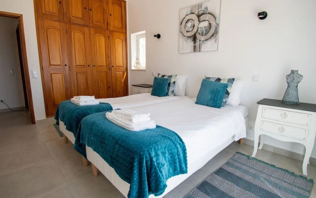 Pomba Beautifully Renovated With Heated Pool