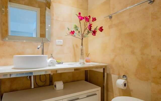 w Amazing 1BR With Balcony in YOO