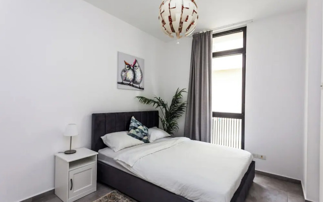 Modern Apartment Walking from the beach