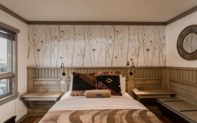 Highland Haven Creekside Inn