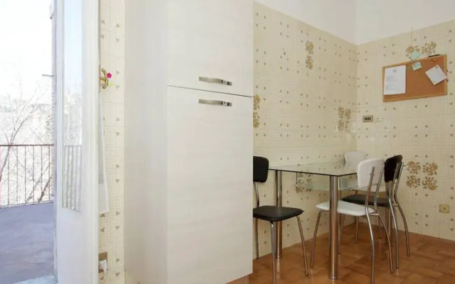 Green Hill Over Trastevere