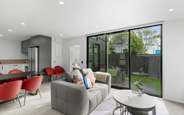 Deluxe Downtown Residence 3 Bed 3 Bath
