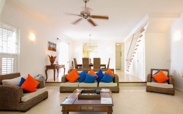 Large Townhouse with Plunge Pool, 3 mins from Beach - Turtle View 2 by BSL Rentals