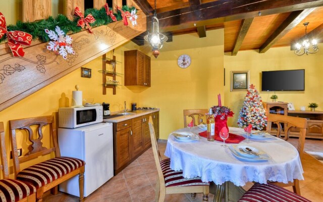 Awesome Home in Adamovec With 2 Bedrooms, Sauna and Wifi