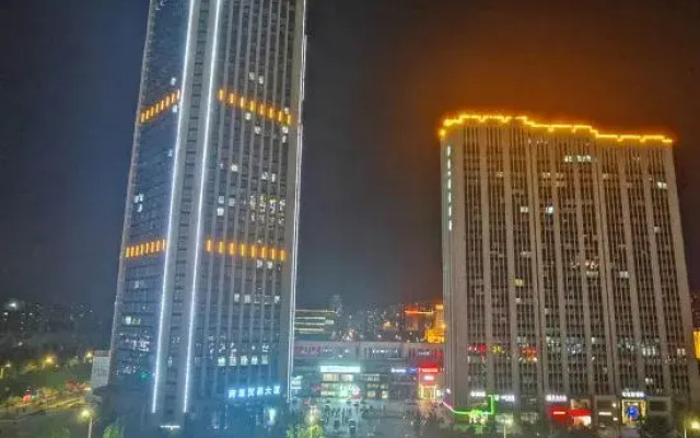 Moshanghuahuashui Intelligent Hotel (Baolong Square Branch)