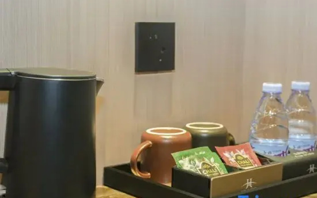 Xiangyin Huanting Light Luxury Hotel