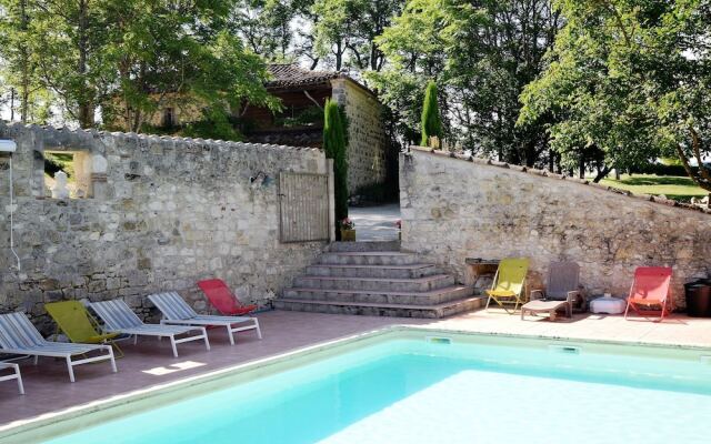 Rustic Castle in Bon-Encontre with Terrace