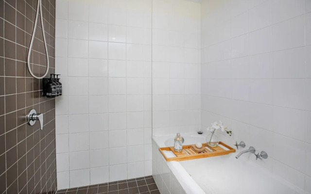 Apartment in the City with Pool and BBQ