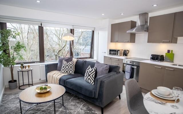 Exeter Cathedral Two-bedroom Stay