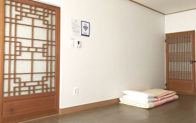 Pretty Hanok House