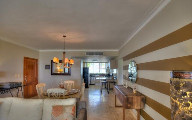 Beachfront Glamorous Apartment With Ocean Views