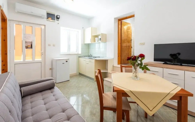 Apartments Lucija - One Bedroom Apartment With Terrace
