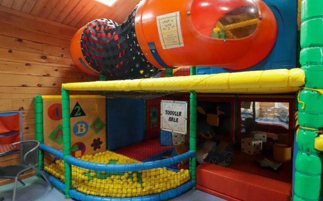 13 Gower Holiday Village