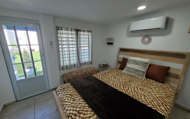 Aguadilla Breeze apt with electricity water ac wifi gated complex 8 minute walk to Crashboat beach — фото 5