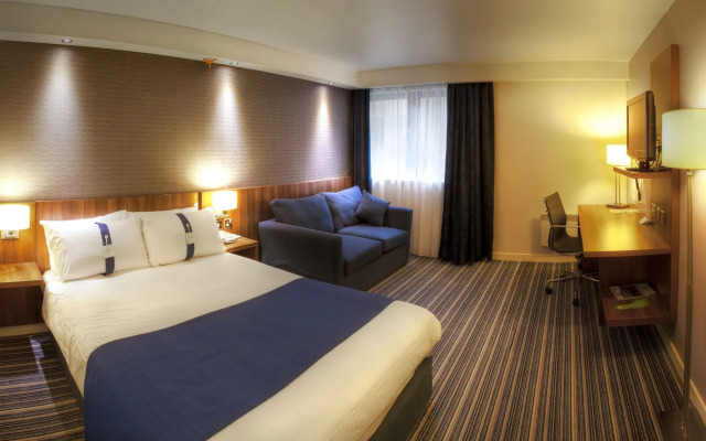 Holiday Inn Express Edinburgh Airport by IHG