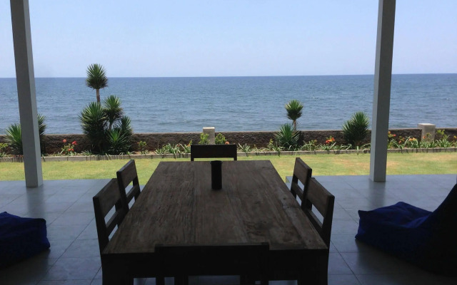 Air Sanih Beach Villa