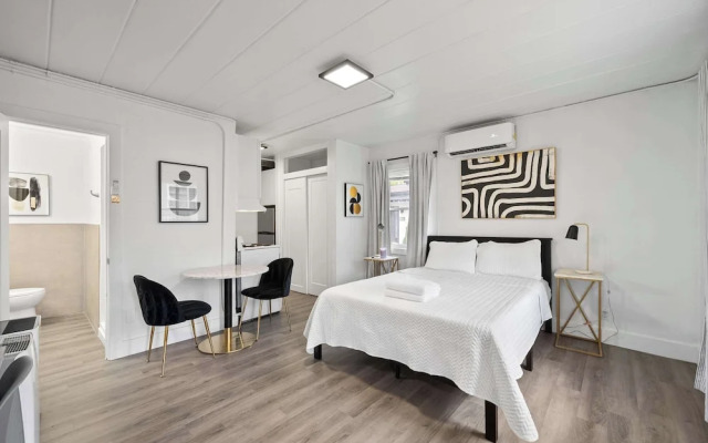 Chic City Retreat 97 Sleeps 2!