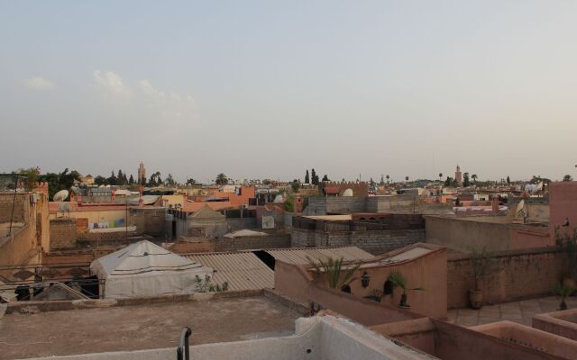 Corner Hostel Marrakech - Adults Only