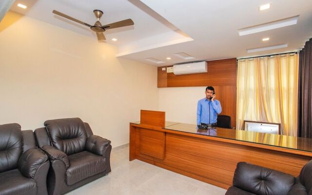 Oyo 18836 Orchid Suites