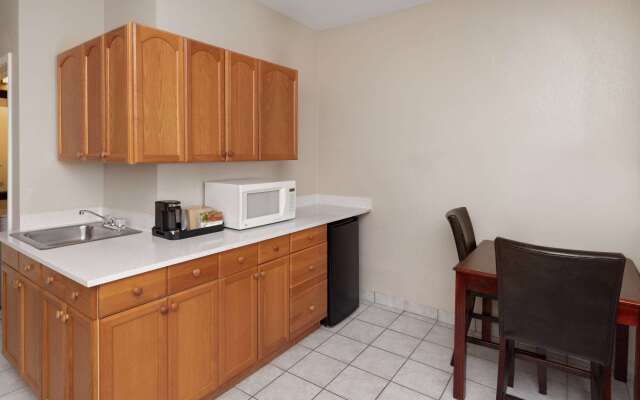 OYO Townhouse Houston Brookhollow