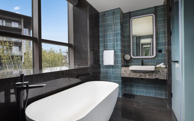 Hotel Indigo Suzhou Yangcheng Lake by IHG