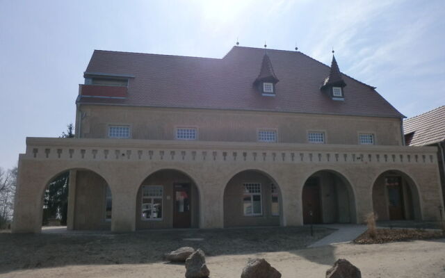 Remise & Westflügel Schloss Stolpe