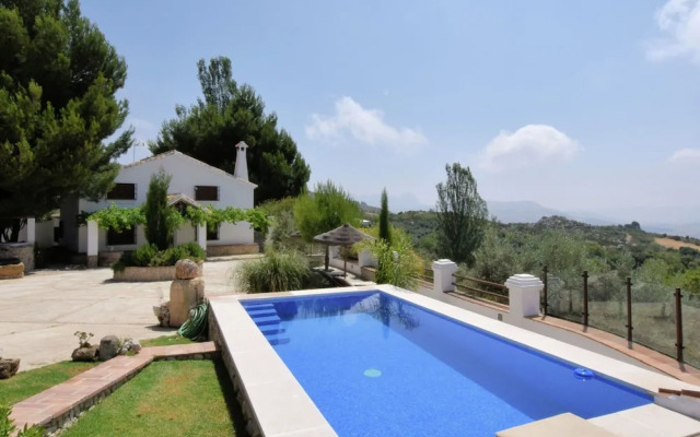 Tranquil Mountain Hideaway