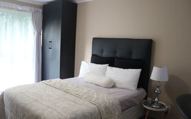 Chic & Serene 1-Bed Haven in Roodepoort