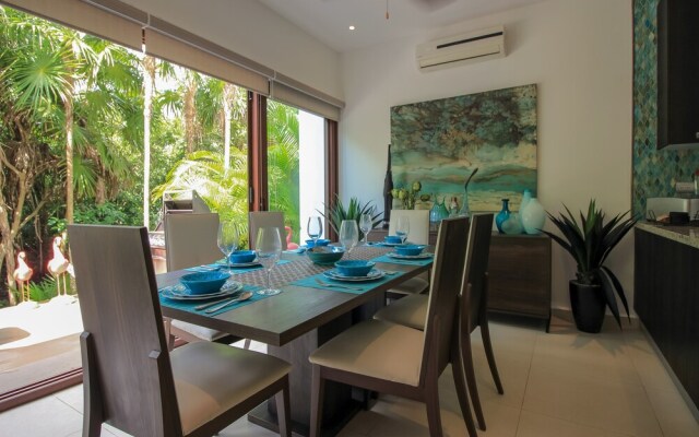 Luxury Home near Ocean by Olahola