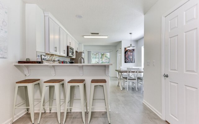 Fernandina Beach Townhome, Steps to Public Beach