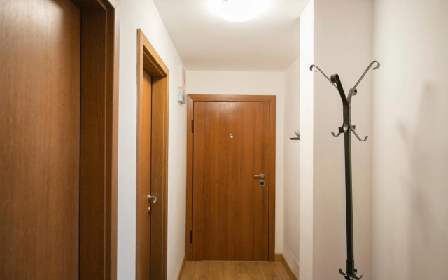 Cozy Apartment with Mountain View & Parking