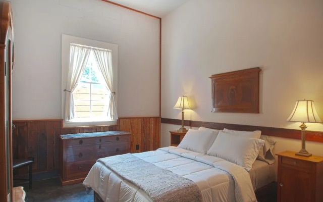 Inn at the Old Jail