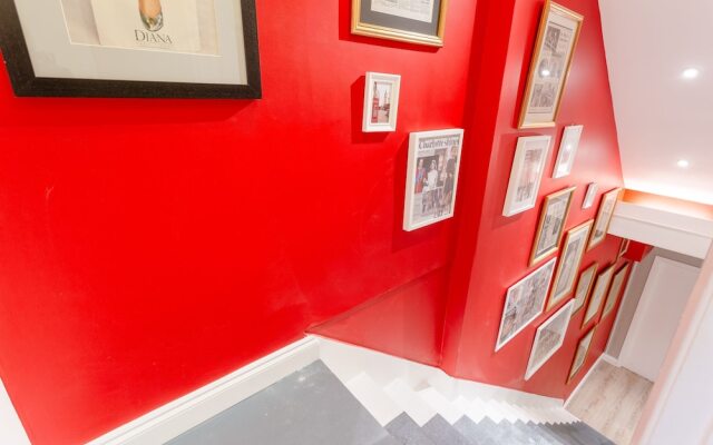 British Pad Near Earl's Court, Kens. & Hyde Park