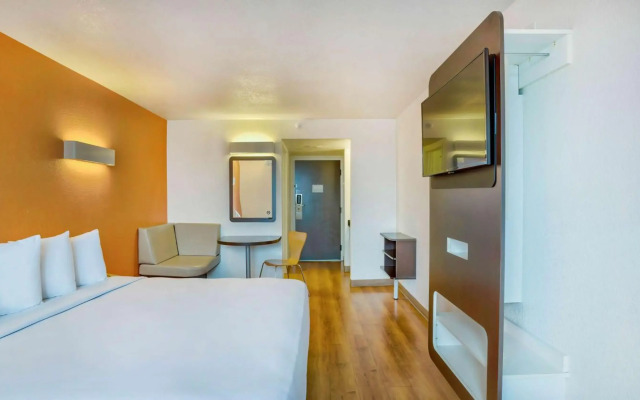 Motel 6 Los Angeles, CA - Los Angeles - LAX