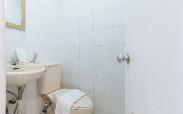 RedDoorz Premium near Greenbelt Makati