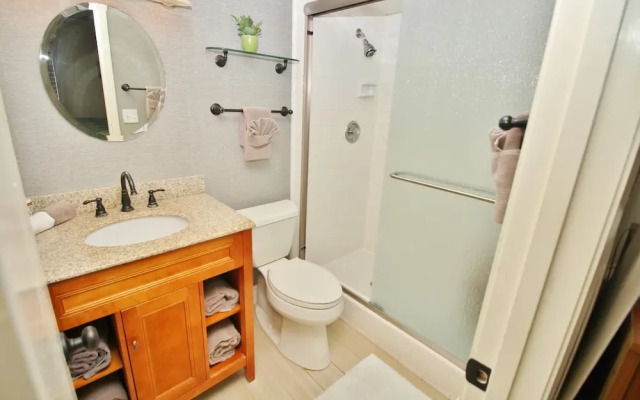 Colony Beach Club 105