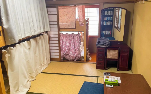 泊まれる図書館 寄処 -yosuga-