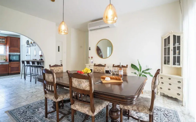 Supreme 4BR Villa With Garden & Sea View