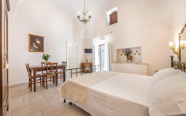 Early1900S Studio Apartment, Pool