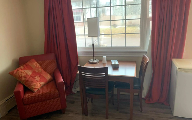 Stonehouse Motel and Restaurant